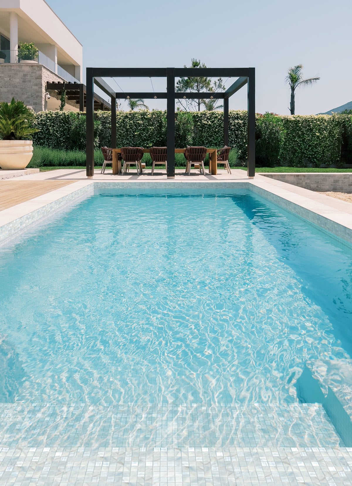 Zhoe Iridis White Dot