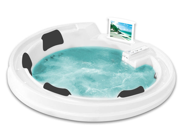 Round Jacuzzi